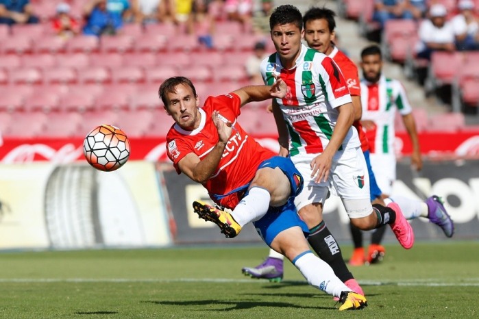 Católica venció a Palestino y alcanzó la cima del Clausura