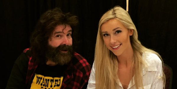 Sexy luchadora quiere seguir los pasos de su legendario padre, Mick Foley