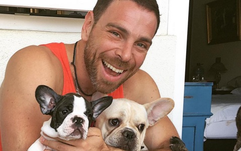 José Antonio Neme compartió foto del curioso regalo que le hizo a su mascota