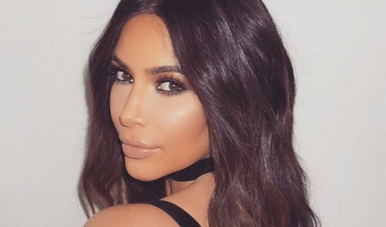 Acusan a mamá de Kim Kardashian de filtrar íntimo video de su hija por fama