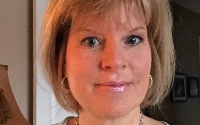 Mujer con cáncer de piel comparte crudas fotos para advertir a otros