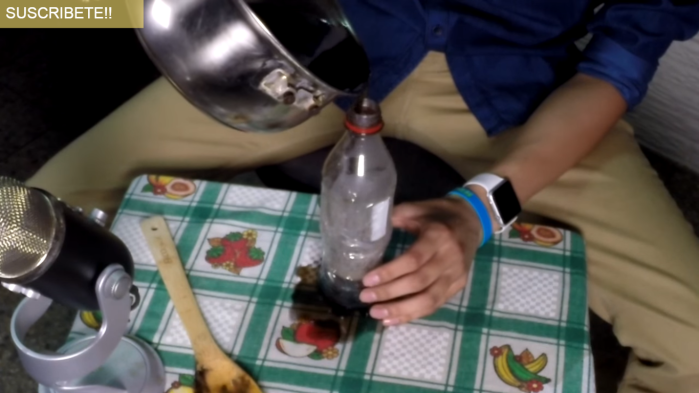 Joven falla al preparar gelatina de Coca-Cola y recibe millones de visitas en Youtube