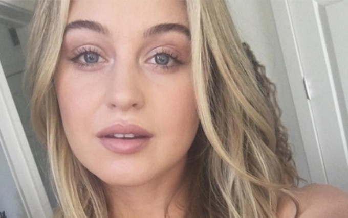 Modelo rechazada en agencia por tener 