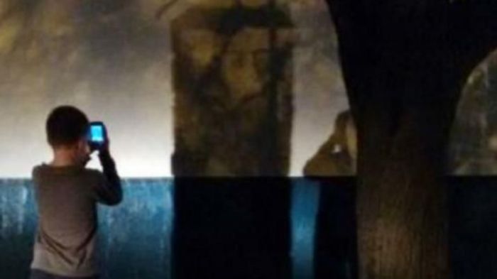 Rostro de Jesús apareció en la pared de una carnicería en plena Semana Santa
