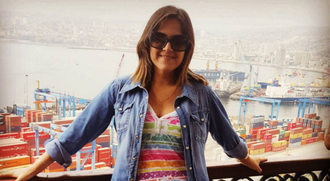 Michelle Adam posa de enfermera y bombera en carrera por corona guachaca