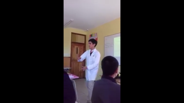 Profesor de Historia de Villarrica se hace famoso por su particular forma de enseñar