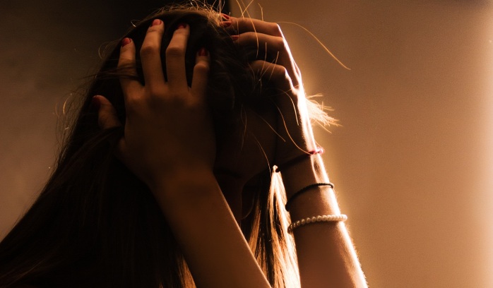 Jóvenes secuestraron y violaron a chica de 15 años: subieron imágenes en redes sociales