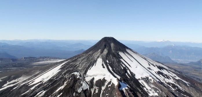 Hombre se lanzó desde helicóptero en bungee a cráter del Villarrica