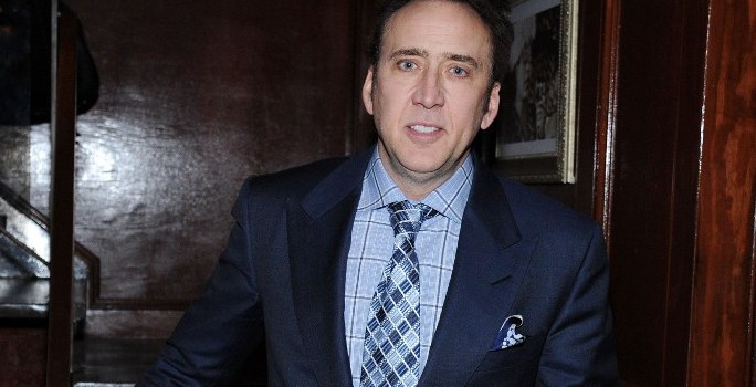 Nicolas Cage pelea en las afueras de un hotel para defender a una fan