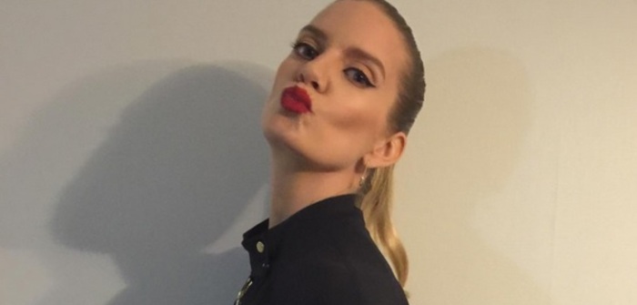 Javiera Acevedo comparte osada imagen en lencería: Se llenó de piropos