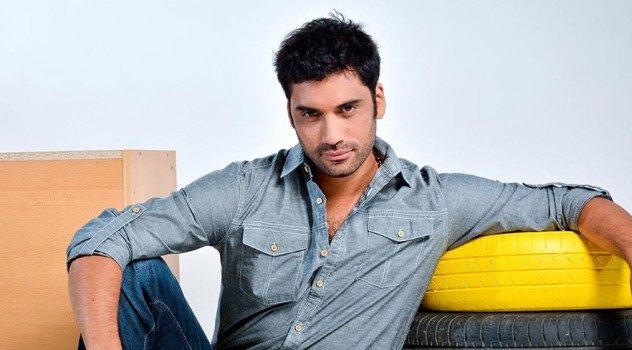 'Juan' de 'Eres Mi Tesoro' sorprendió en Instagram con look distinto al de la novela