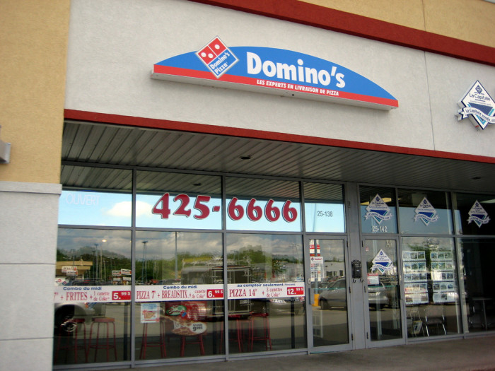 Empleados dejaron un grosero mensaje a clienta que pidió una pizza a última hora