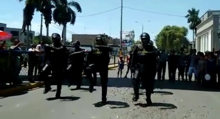 Curiosa presentación de policías al estilo de Robocop causa sensación en la red