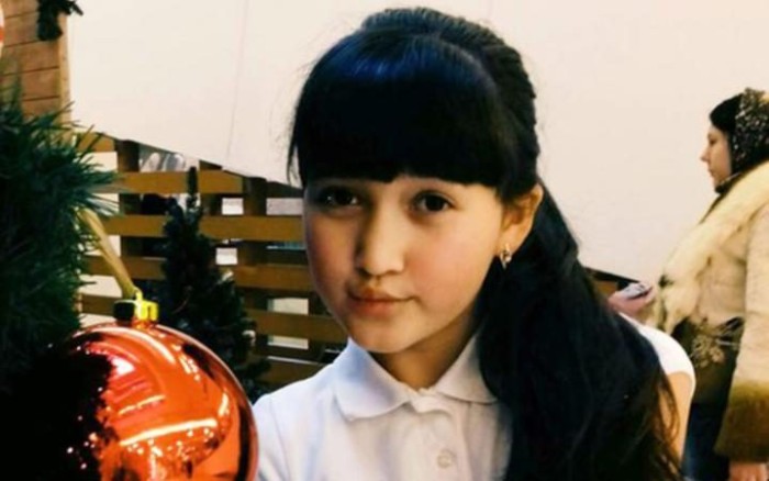 Niña muere luego de que su celular recibiera impacto de un rayo cuando hablaba con su papá