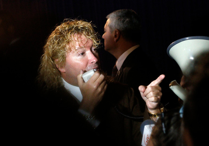 Indignado: Farkas denunció con duro mensaje suplantación de identidad en Facebook