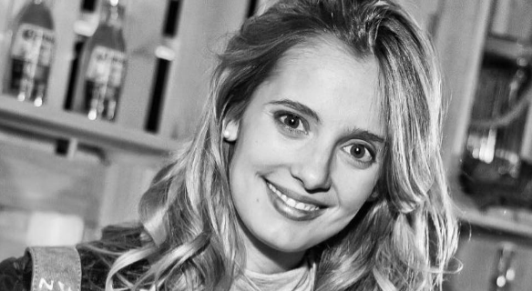 Camila López luce su escultural figura en sesión fotográfica a 3 meses de dar a luz