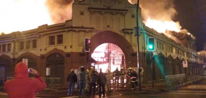 Incendio consume dependencias del Mercado Municipal de Temuco
