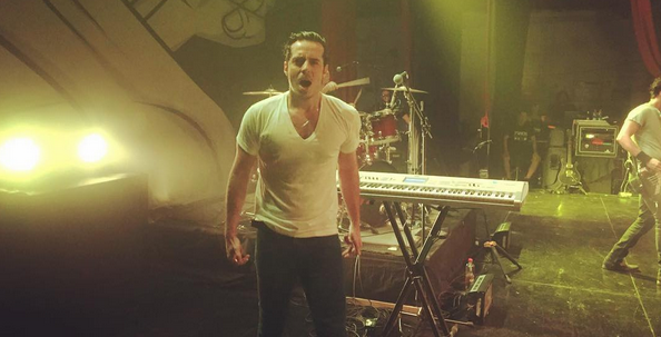 Ex vocalista de Pxndx es criticado tras realizar feo desprecio a sus fans