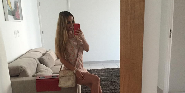 La moderna manera en que Maura Rivera maneja su casa de Santiago desde Brasil