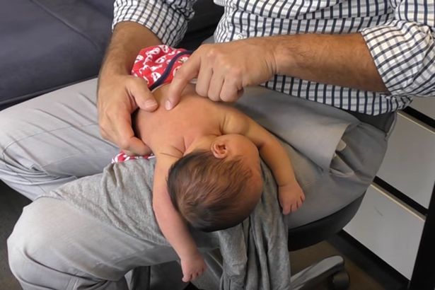 Con este simple pero impactante 'truco' puedes eliminar los cólicos de tu bebé