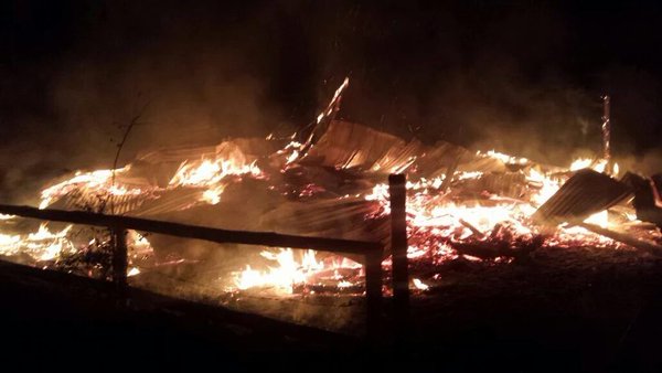 La Araucanía: Incendio intencional destruyó por completo iglesia en Quepe