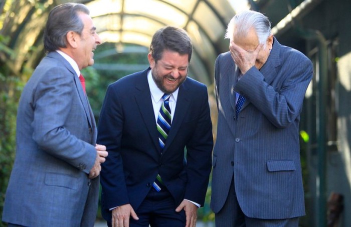 Claudio Orrego revela la historia tras el famoso meme con fallecido expresidente Aylwin