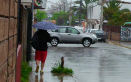 Tuiteros crean divertidos memes inspirados por las inundaciones en la Región Metropolitana