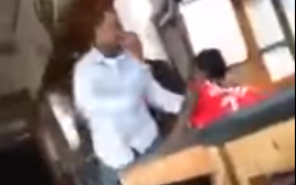 Video permitió detener a un profesor de Estados Unidos que agredió a un alumno de 14 años