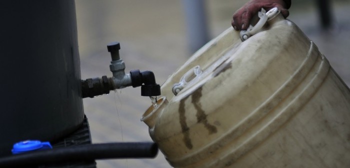 Cerca de 4 millones de hogares afectados con corte de agua por sistema frontal