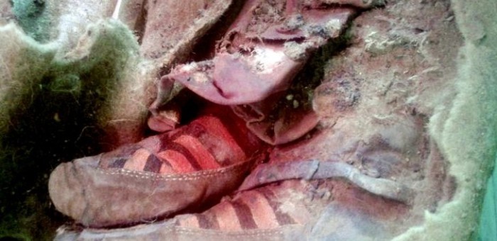 Encuentran momia de 1500 años con 'zapatillas Adidas': ¿una prueba de viaje en el tiempo?