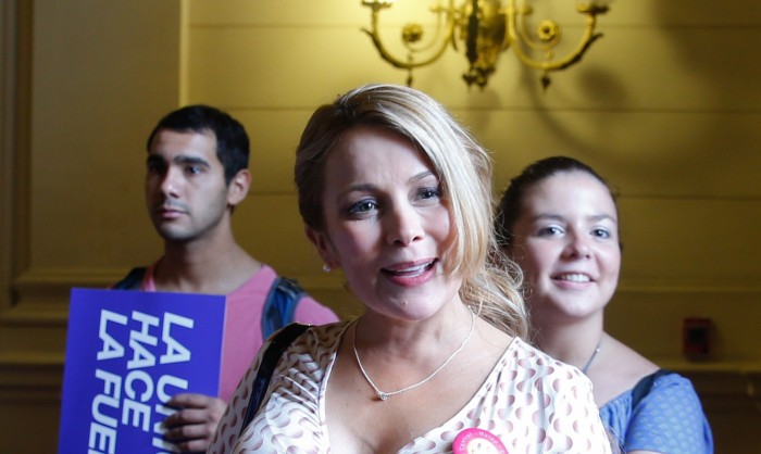 Cathy Barriga posa en ropa interior a días de dar a luz