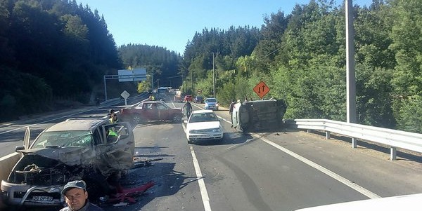 Colisión múltiple en ruta que une Concepción y Cabrero deja 7 lesionados