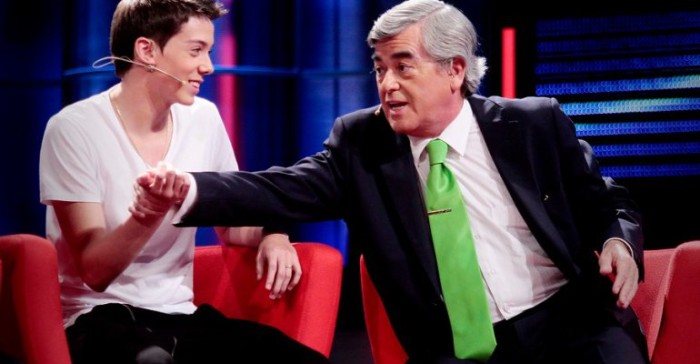 ¿Una broma? Hernán Calderón comparte foto en Facultad de Derecho de Universidad de Chile