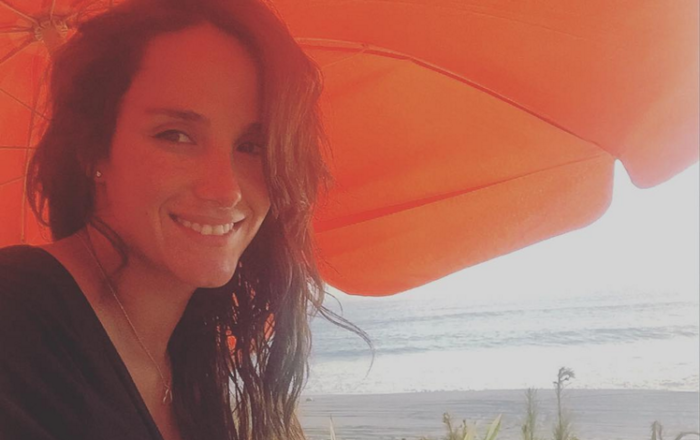 Isidora Urrejola enternece a seguidores con foto amamantando a su hija