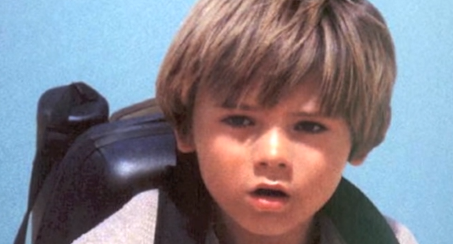Actor que interpretó a niño Anakin Skywalker fue internado por esquizofrenia