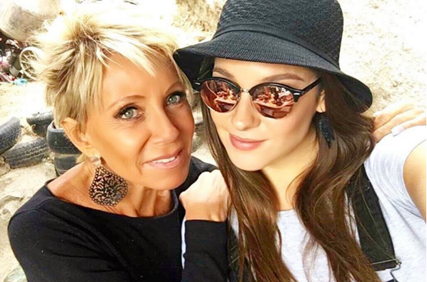 Relajo total: Kel Calderón recibe piropos tras compartir foto en bikini y sin maquillaje