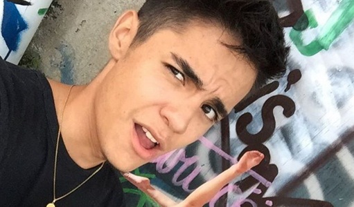 Leo Méndez Jr. se mostró públicamente con su pololo en programa de Kramer