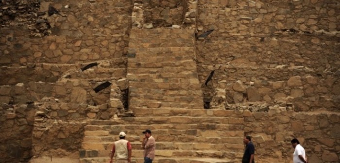 Hallan restos de mujer sepultados hace 4.500 años en Perú