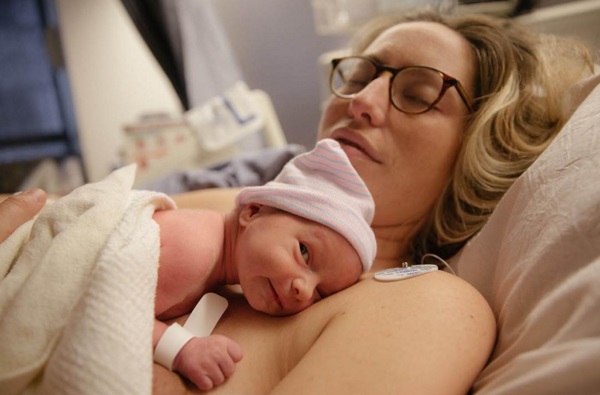 La dolorosa confesión en Instagram de una madre que no puede amamantar a sus gemelas