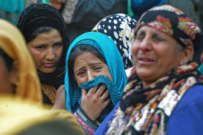 Joven india recibió latigazos por no confesar a tiempo que su padre la había violado