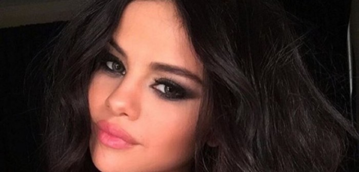 ¿Es ella? Fanáticos critican aparición de Selena Gomez en portada de revista Vogue