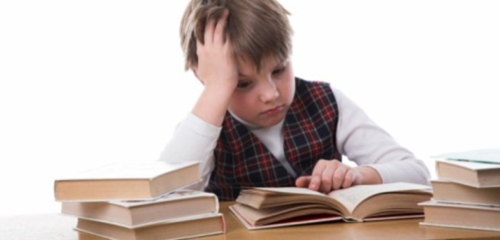 Colegio argentino pide a padres de menor que lo 