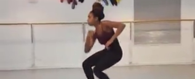 Curioso baile de un grupo de mujeres es sensación y se vuelve viral en Facebook