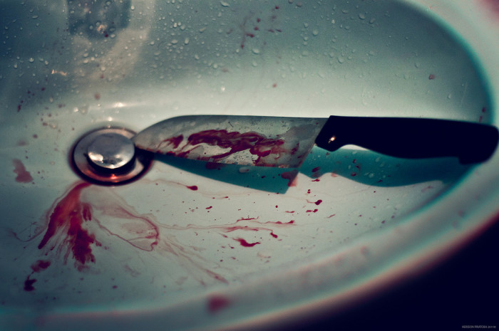 Fan apuñala a joven artista por rechazar un regalo en Japón