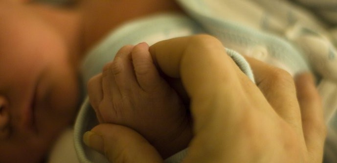 Hallan bebé muerto con signos de abandono en Villa Alemana