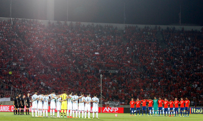 FIFA sancionó por dos partidos al Estadio Nacional por cánticos racistas