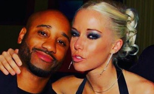 Ex Playboy Kendra Wilkinson muestra con orgullo su abdomen con estrías en Instagram