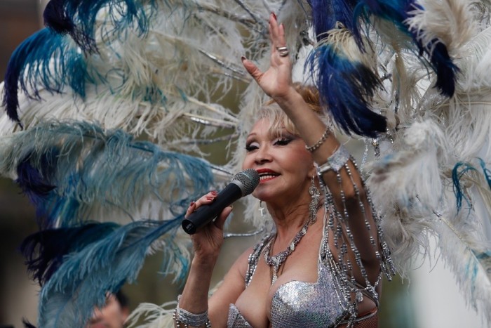 Vedette chilena Maggie Lay se robó la película en el paro de taxistas contra Uber