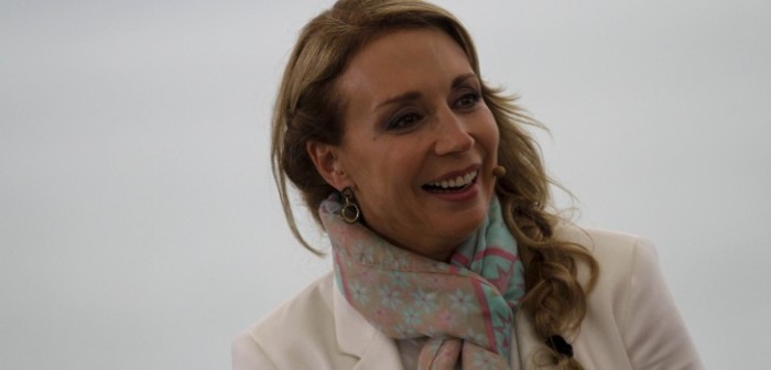 Karen Doggenweiler es acusada de censurar a pescadora que alegaba contra Michelle Bachelet