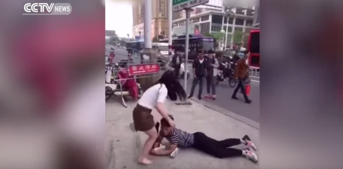 La insólita reacción de un hombre chino tras terminar con su novia